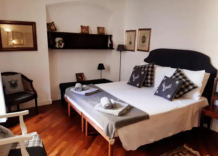 B&B S. Trinita 18 Suites & Rooms