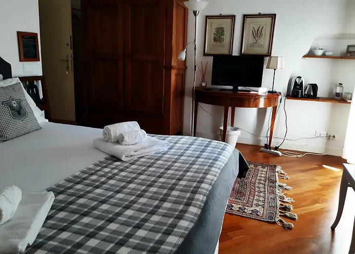 B&B S. Trinita 18 Suites & Rooms