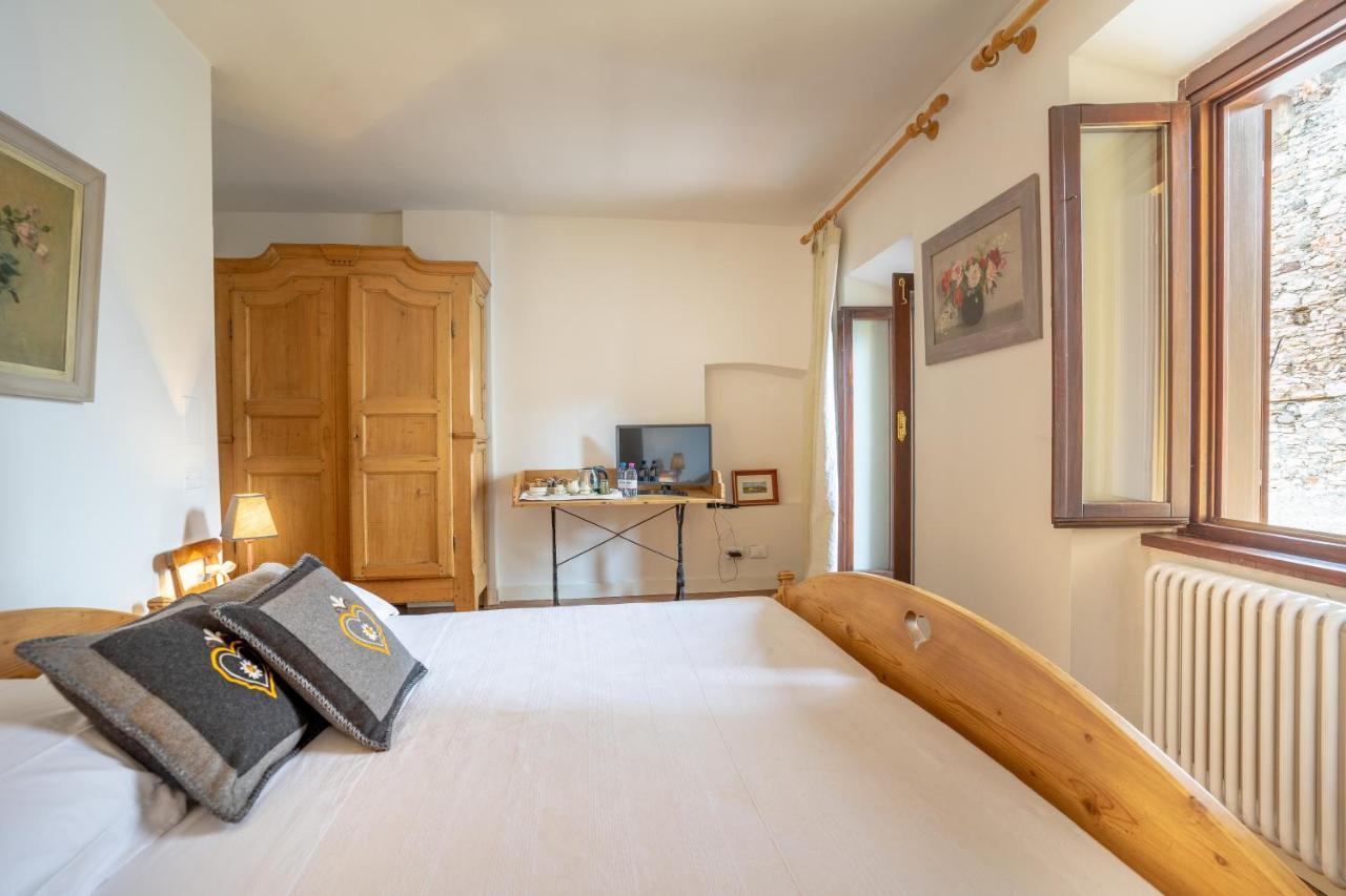 S. Trinita 18 & Bed & Breakfast