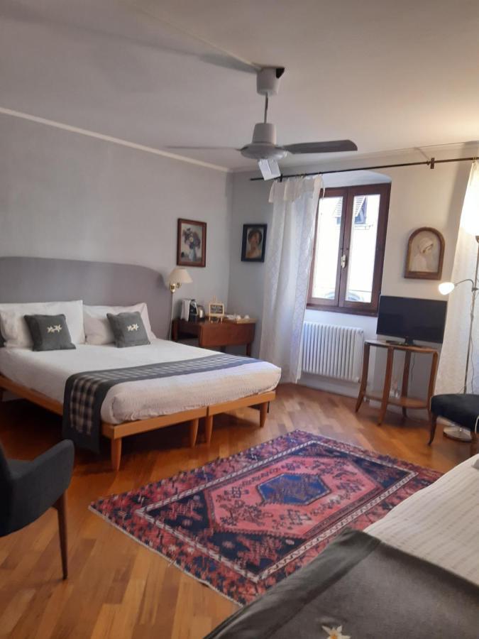 S. Trinita 18 & Bed & Breakfast